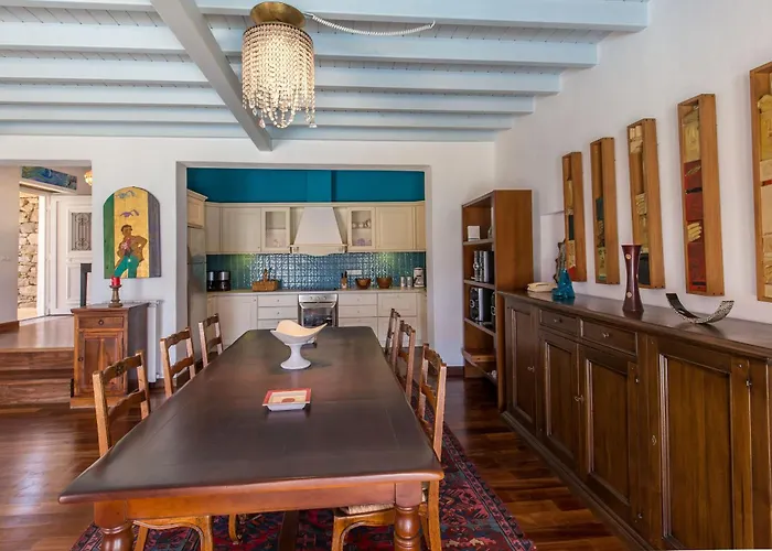 Cosy Three Bedroom In Agios Sostis 別荘