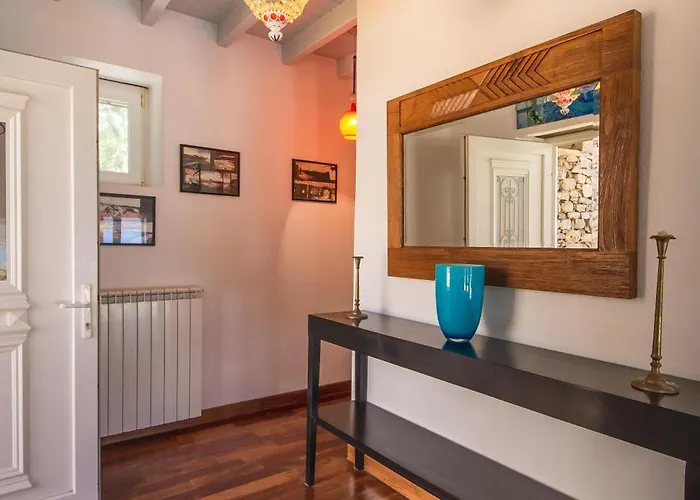 Cosy Three Bedroom In Agios Sostis 別荘