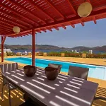 Дом отдыха Cosy Three Bedroom In Agios Sostis Agios Sostis (Mykonos)