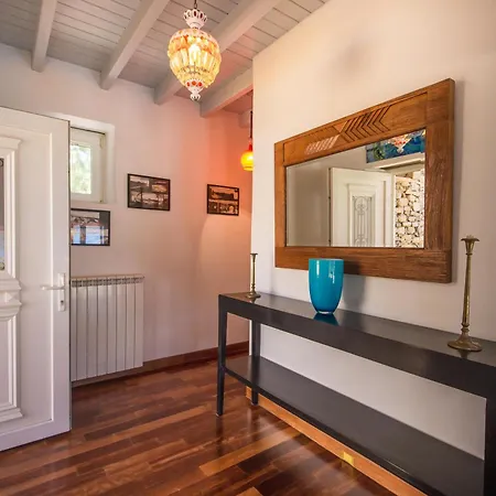 Cosy Three Bedroom In Agios Sostis بيت للعطل